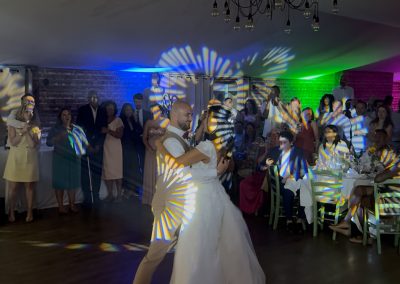 Les mariés ouvrent le bal sur le dancefloor de Many Events
