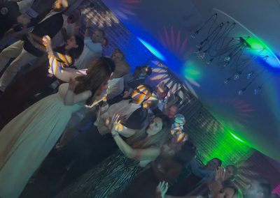 Les invités dansent sur le dancefloor Many Events