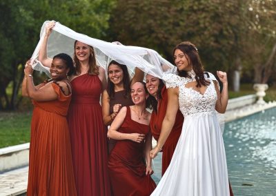 Mariage Many Events Demoiselles d'honneur sous la traine de la mariée